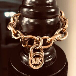 MICHAEL KORS FULTON BRACELET CHUNKY GOLD TONE MK LOCK CHARM TOGGLE CLASP